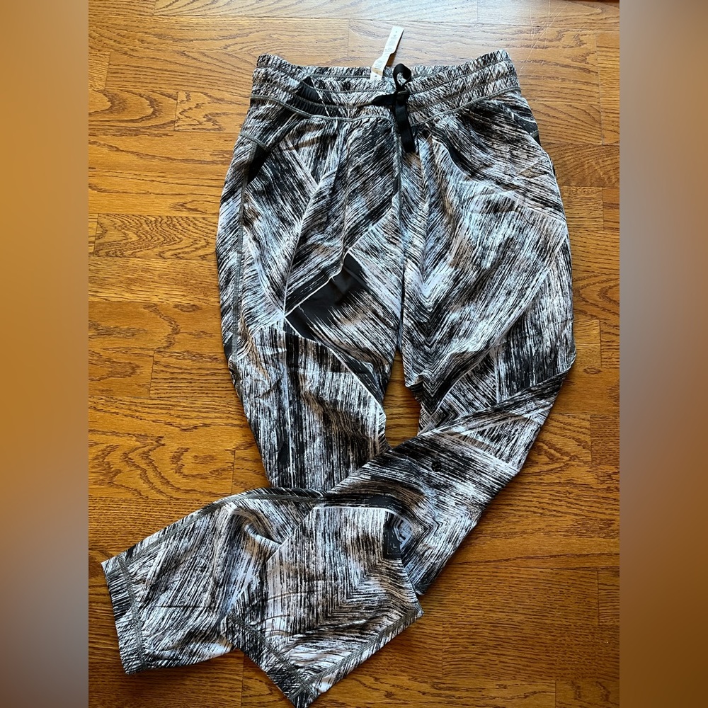 Womens Lululemon Lightweight Pants 4